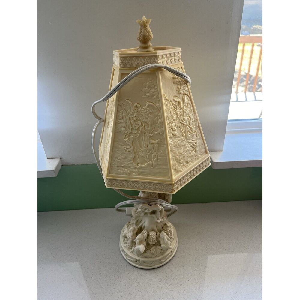 Vintage Angel Lamp 6 Panel Decorated Lithophane Shade With Finial Resin Angel